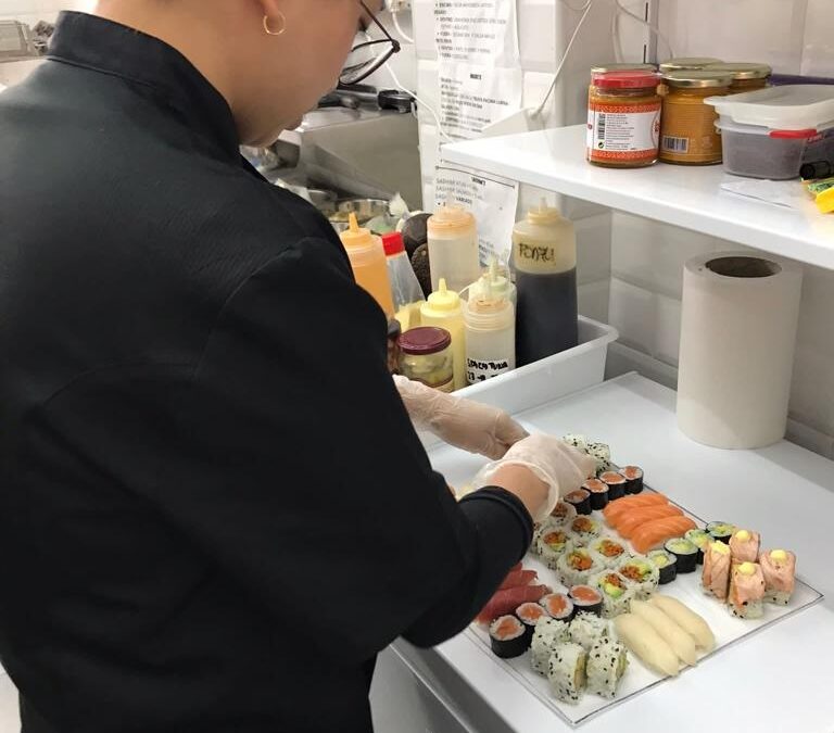 Umare Sushi - Cocinando Sushi