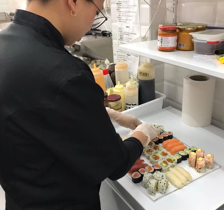 Umare Sushi - Cocinando Sushi
