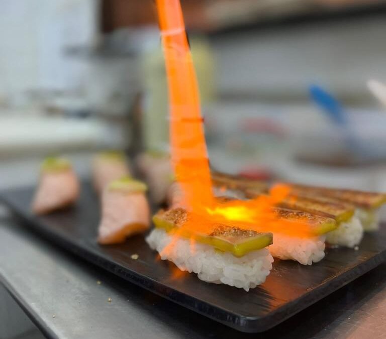 Umare Sushi - Cocinando Sushi